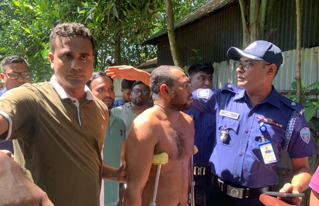 কুমিল্লায় মা ও ভাতিজিকে কুপিয়ে হত্যা, ছেলে আটক
